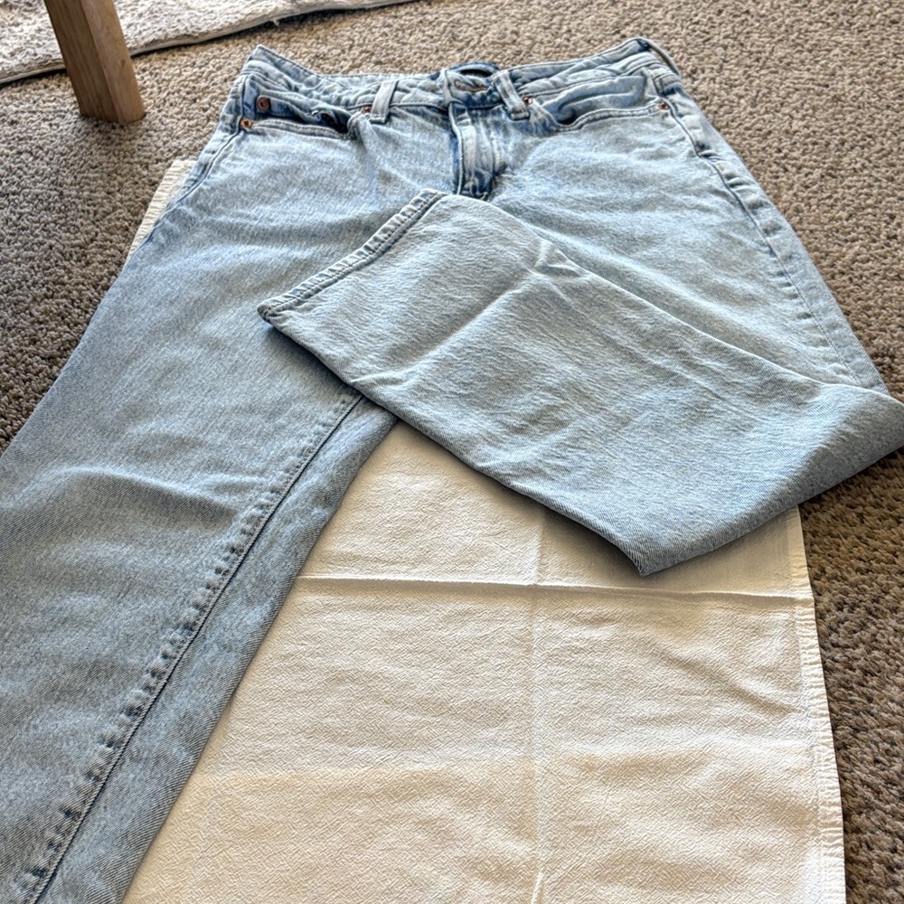 Aeropostale Light Blue Denim Jeans with Leather Waist Patch - Picture 6 of 6
